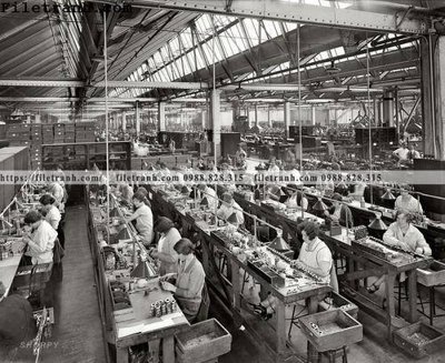 File gốc The Enormous Radio Factory_ 1925 (thiết kế) cho in ấn